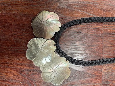 3 Flower Mother of Pearl Necklace                                          