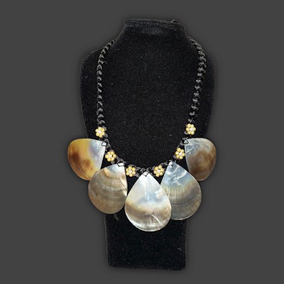 Teardrop Mother of Pearl Necklace Details - Aloha Hula Supply