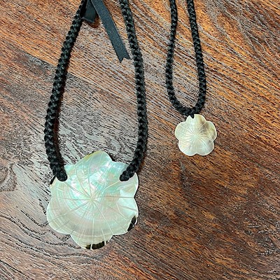 3" Mother of Pearl Flower Necklace                                         