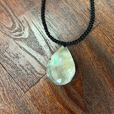Teardrop Mother of Pearl Necklace                                          