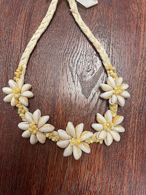 Shell Rosette Necklace with Mongo Shell                                    